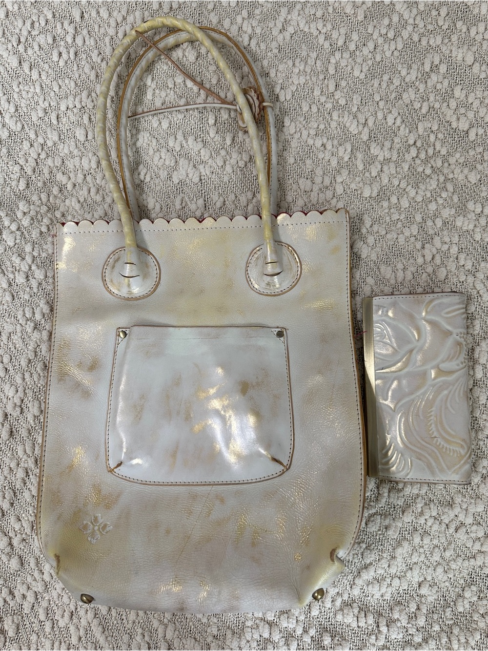 Patricia Nash White Gold Cutout Tooled Leather Scalloped Tote Purse & Wallet Set - Picture 2 of 14